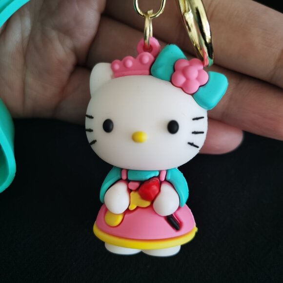Hello Kitty Baker keychain - Picture 2 of 4
